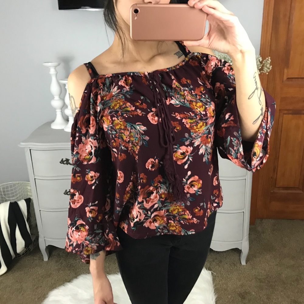 ❌Discounted❌•Burgundy Off The Shoulder• Minette